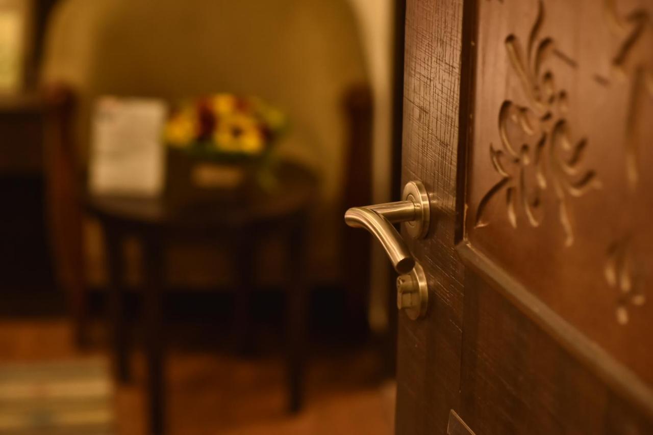 כלכותה Casa Broadway-A Boutique Hotel מראה חיצוני תמונה